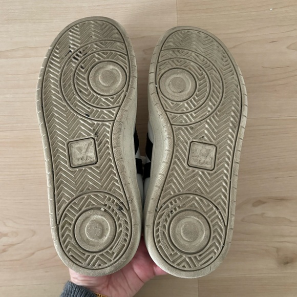 Veja V-10 White Black - Picture 3 of 9